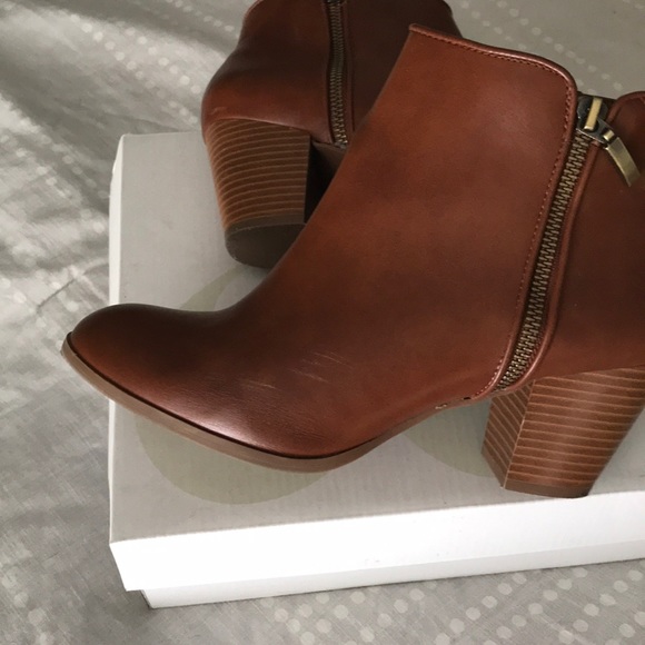 Size 9 women’s brown booties. - Picture 4 of 7